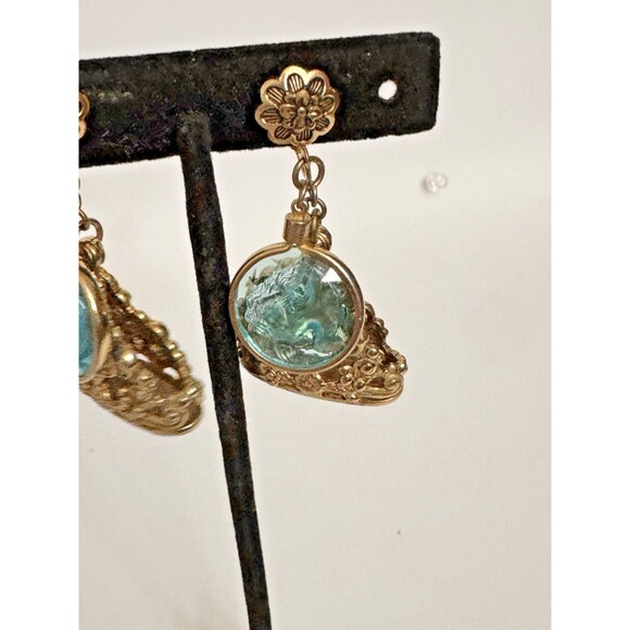 Vintage Accessocraft NYC Blue Cameo Dangle Earrings Goldtone Screwback Signed - Picture 7 of 12